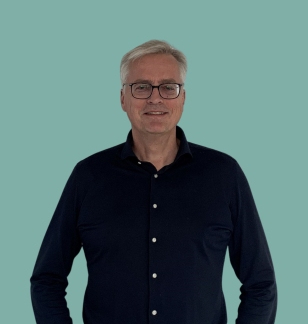 Bernhard-Straukamp_Hintergrund-gruen-1